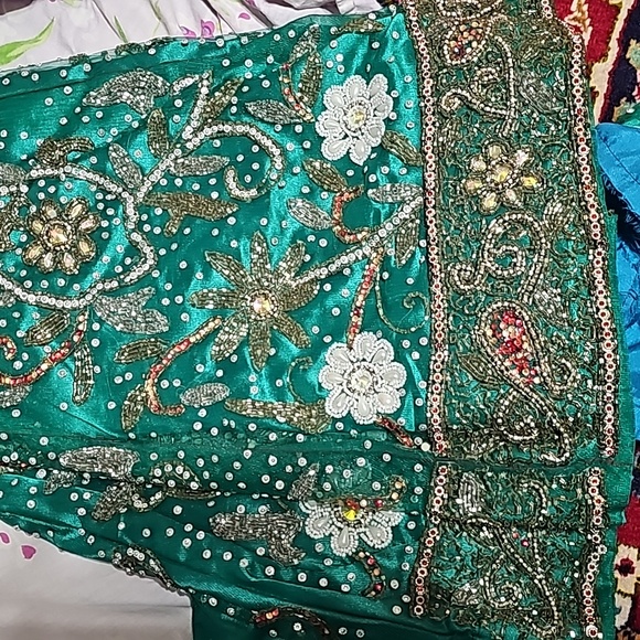 Dark green Kolkata handwork lehenga - Picture 3 of 8